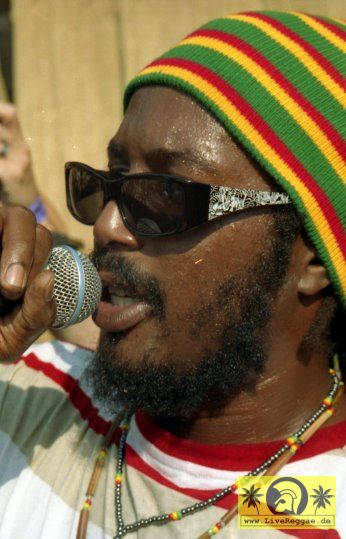 Jah Mali (USA) with The Artikal Crew - Reggae Geel Festival (B) 05. August 2006 (9).jpg